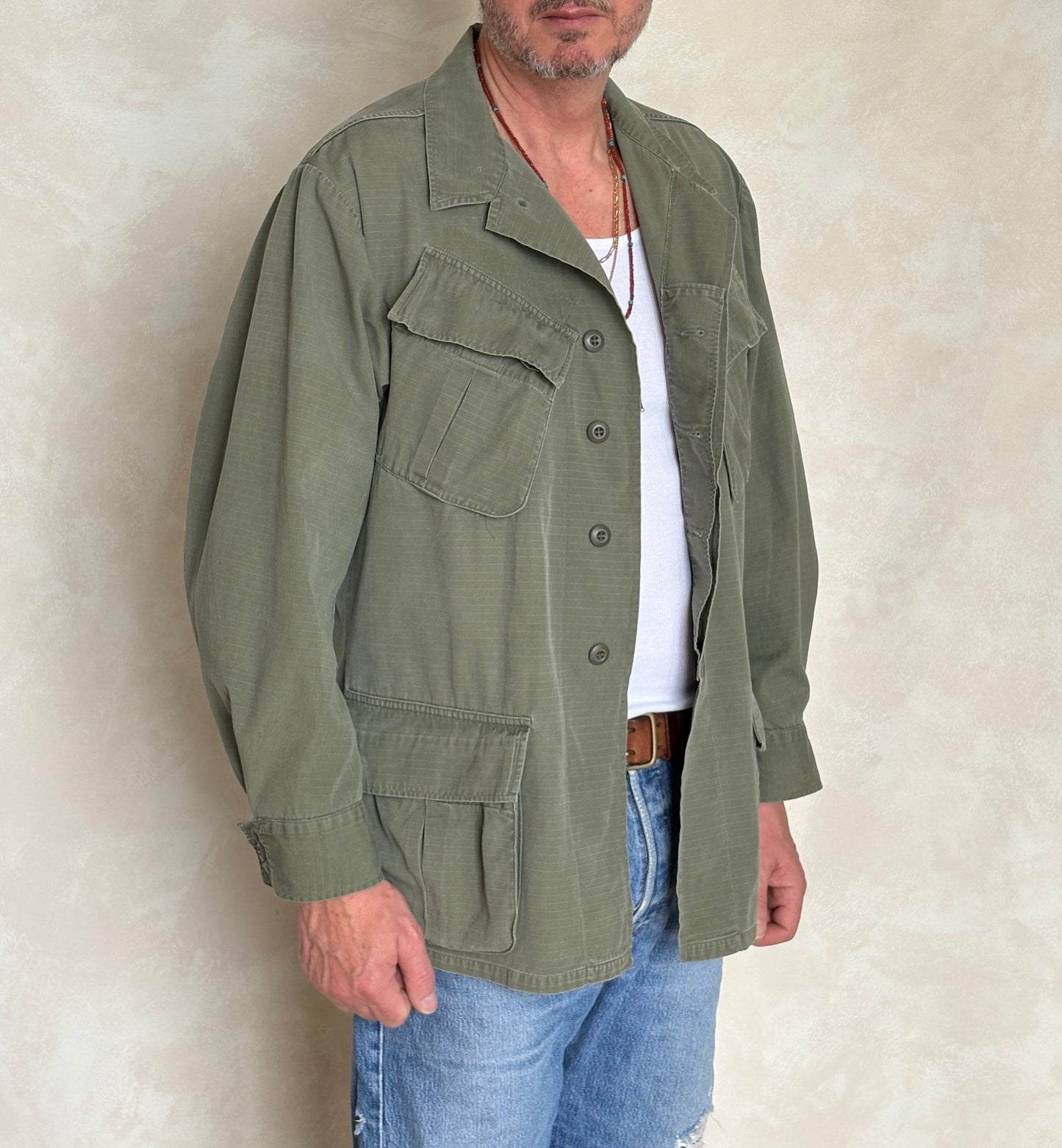 Med Reg. Authentic 1969 US Army vintage Vietnam jungle jacket. Military