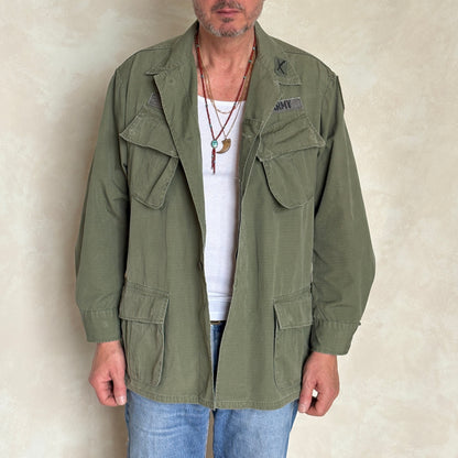 Med Reg. Authentic 1970 US Army Vintage Vietnam jungle jacket.