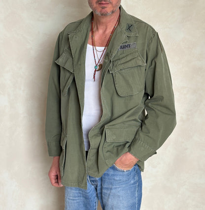 Med Reg. Authentic 1970 US Army Vintage Vietnam jungle jacket.
