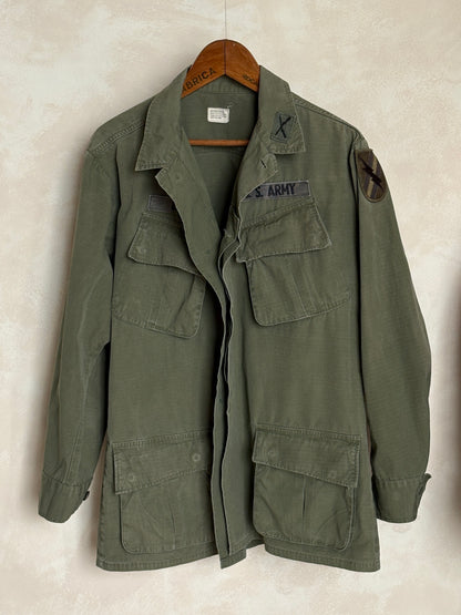 Med Reg. Authentic 1970 US Army Vintage Vietnam jungle jacket.