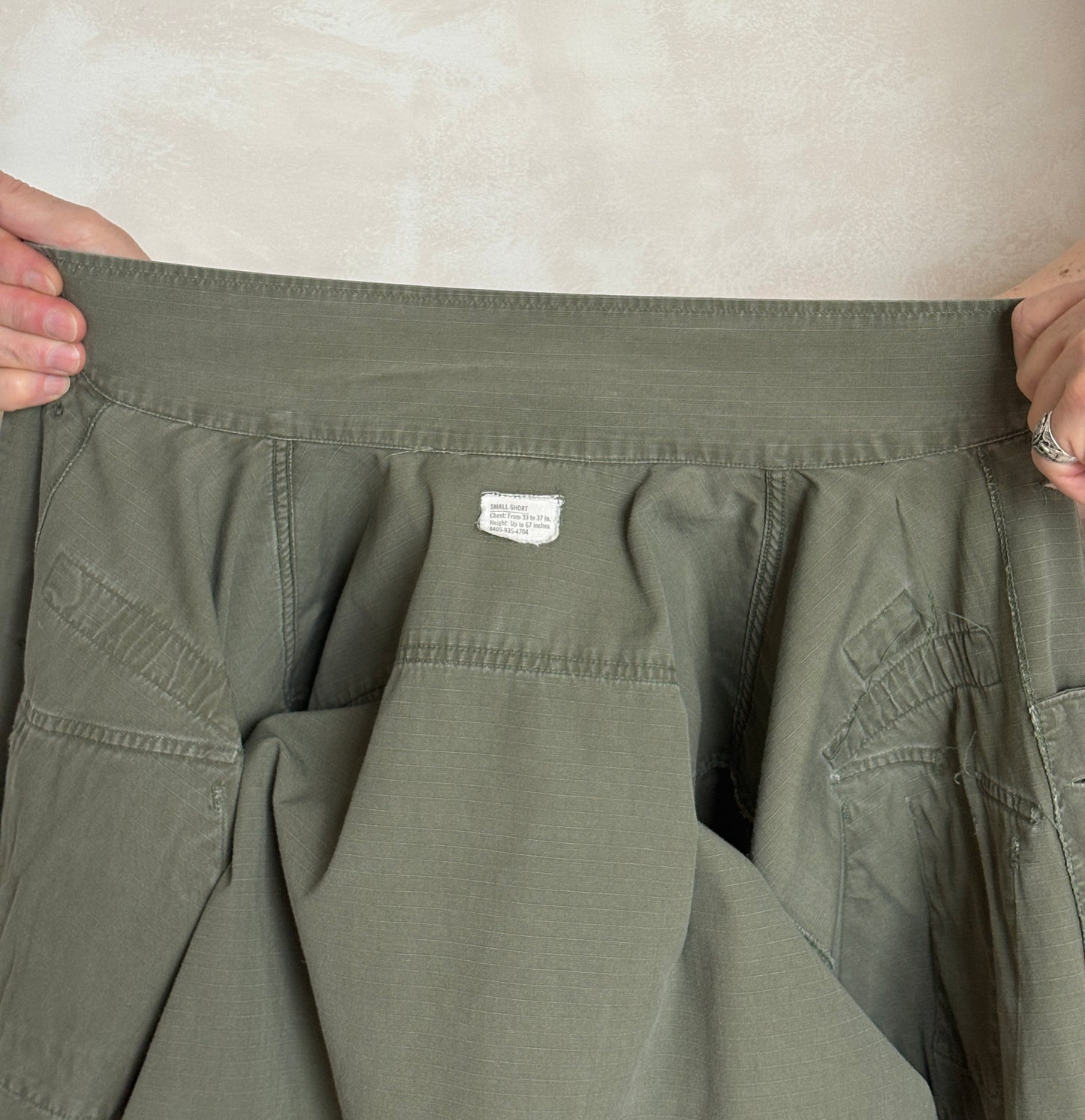 Small Short. Authentic 1970 US Army Vintage Vietnam jungle jacket.