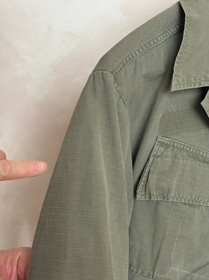 Small Short. Authentic 1970 US Army Vintage Vietnam jungle jacket.