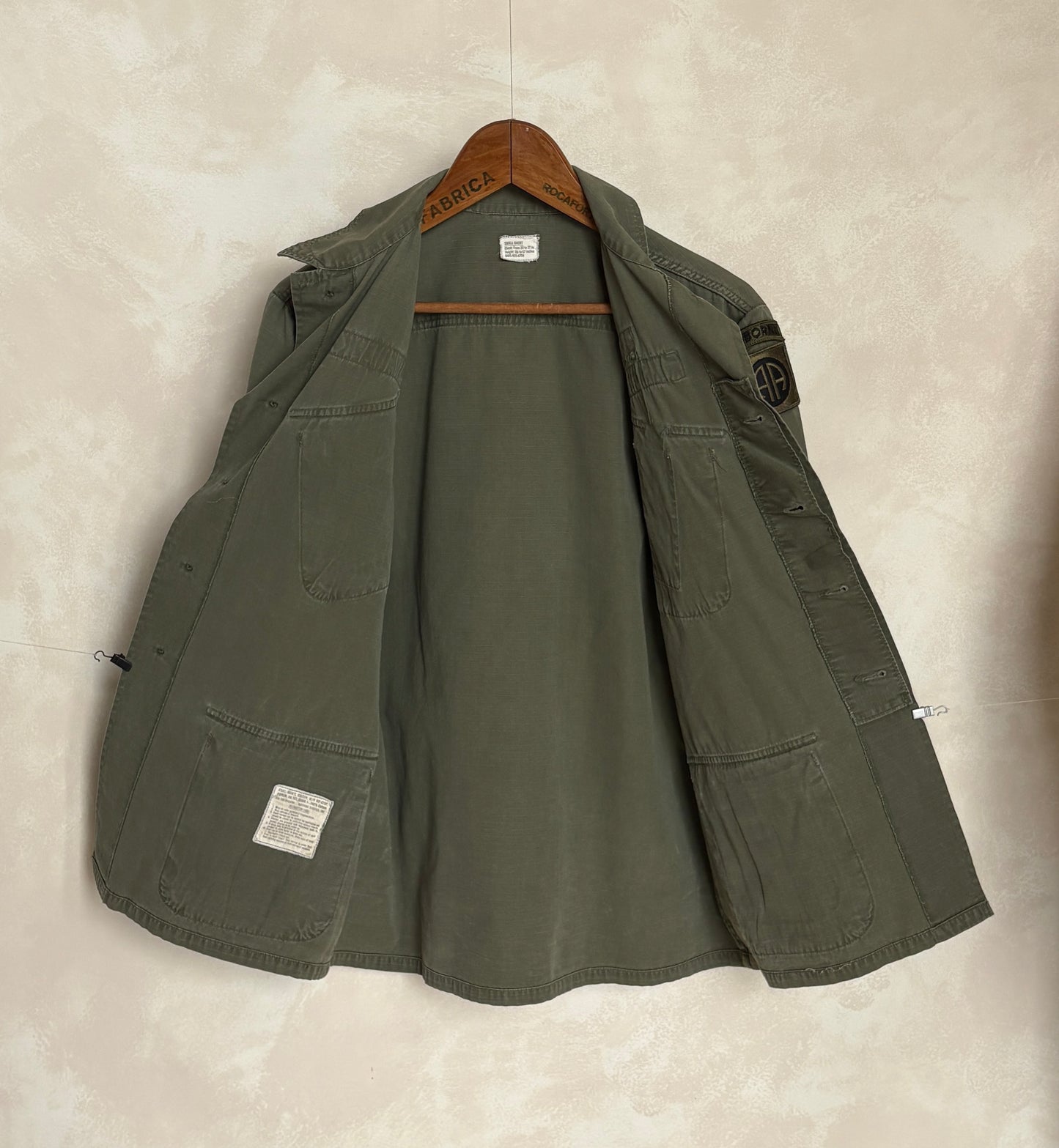 Small Short. Authentic 1970 US Army Vintage Vietnam jungle jacket.