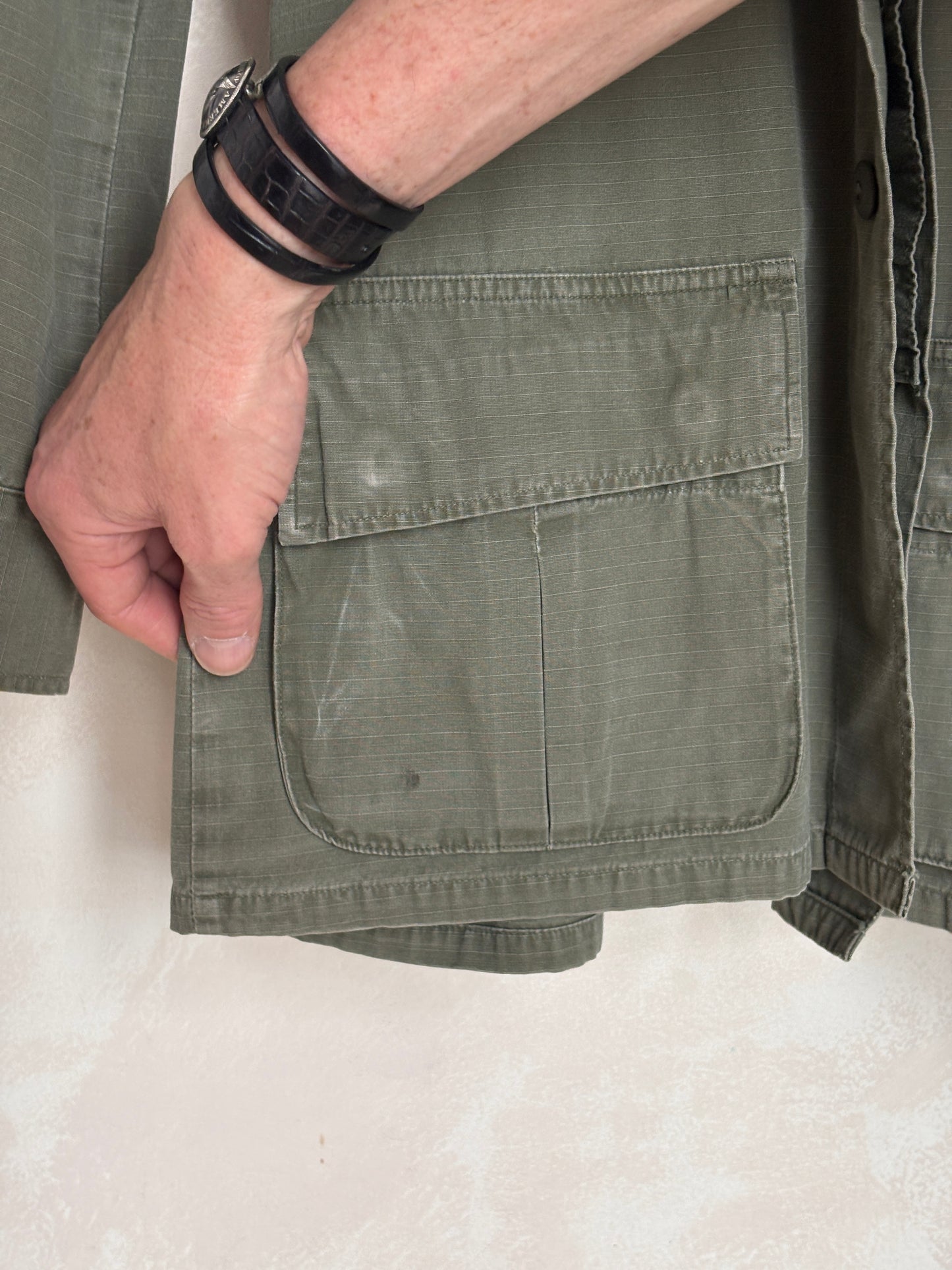 Small Short. Authentic 1970 US Army Vintage Vietnam jungle jacket.