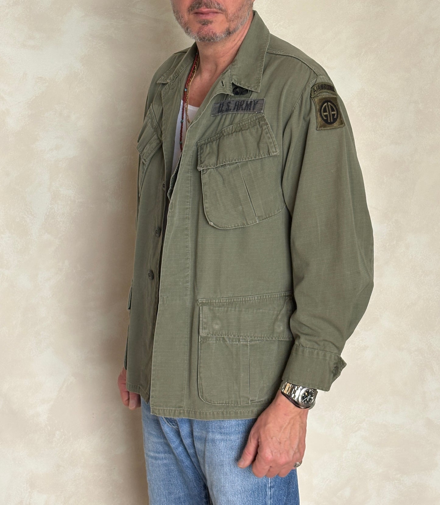 Small Short. Authentic 1970 US Army Vintage Vietnam jungle jacket.