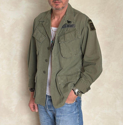 Small Short. Authentic 1970 US Army Vintage Vietnam jungle jacket.