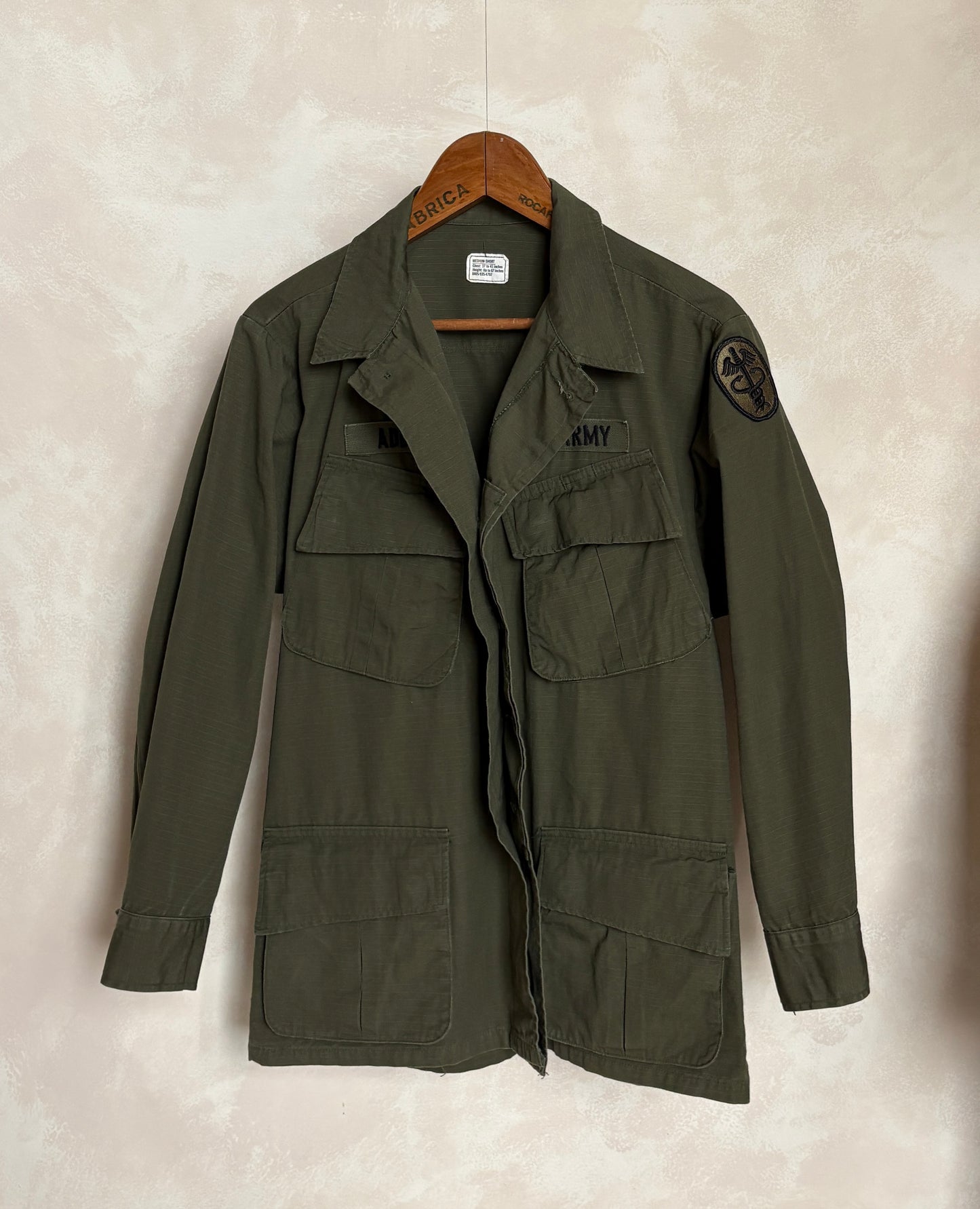 Med Short. Authentic 1970 US Army Vintage Vietnam jungle jacket.