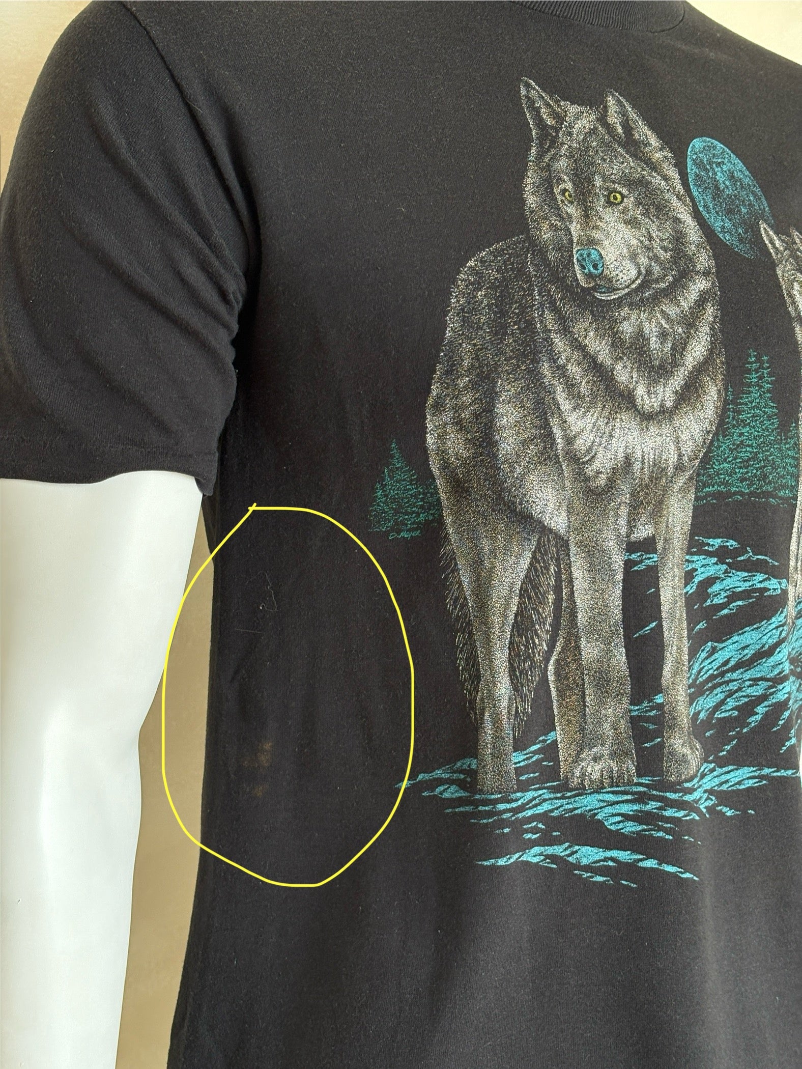 Vintage 1990s wolf t-shirt featuring full moon and forest nature scene, size small