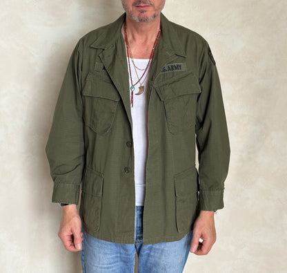 Med Short. Authentic 1970 US Army Vintage Vietnam jungle jacket.