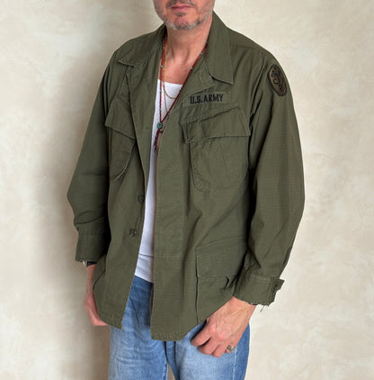 Med Short. Authentic 1970 US Army Vintage Vietnam jungle jacket.
