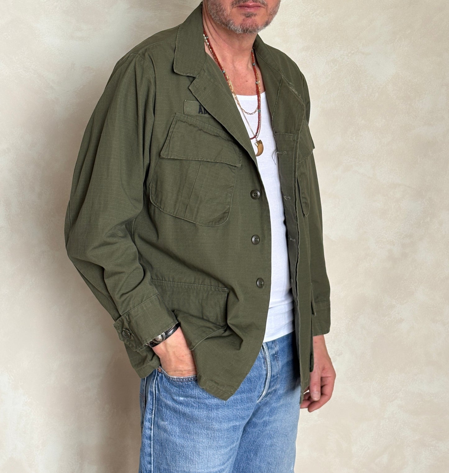 Med Short. Authentic 1970 US Army Vintage Vietnam jungle jacket.