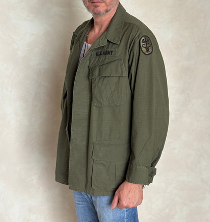 Med Short. Authentic 1970 US Army Vintage Vietnam jungle jacket.