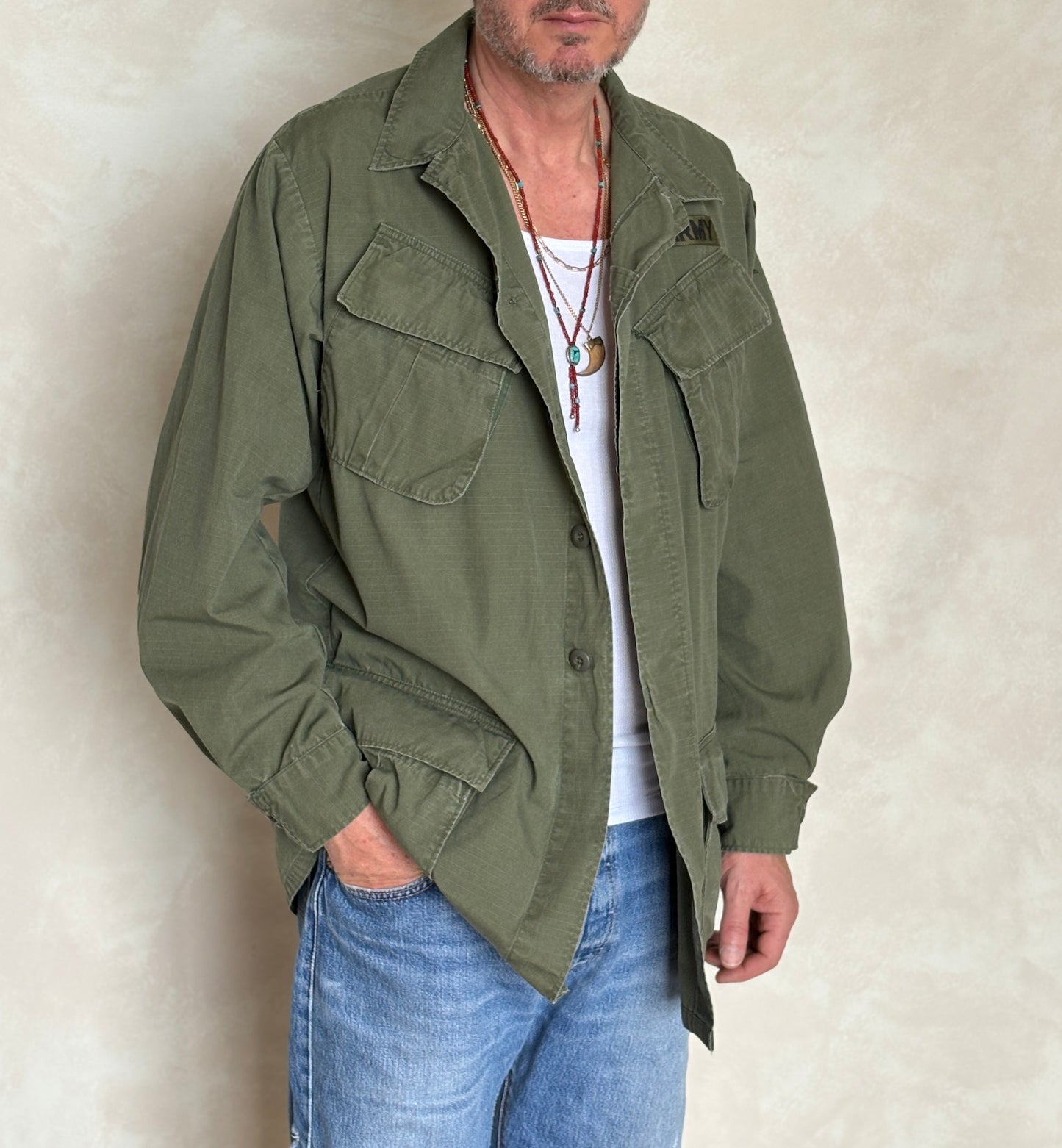 Med Long. Authentic 1969 101st Airborne US Army Vintage Vietnam jungle jacket.