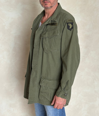 Med Long. Authentic 1969 101st Airborne US Army Vintage Vietnam jungle jacket.