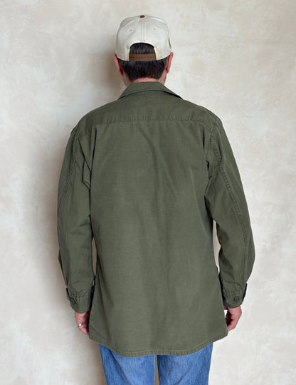 Med Long. Authentic 1969 101st Airborne US Army Vintage Vietnam jungle jacket.