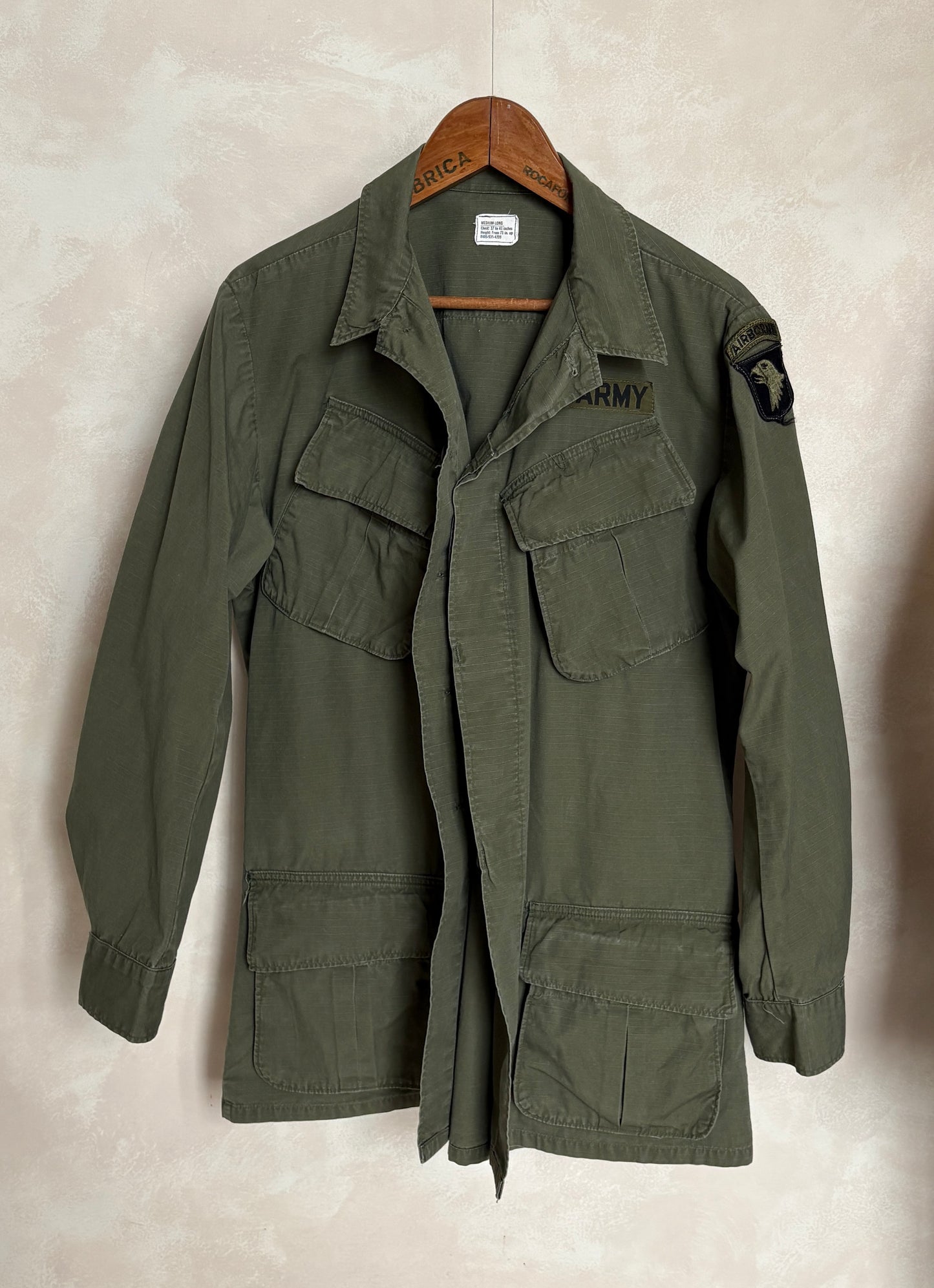 Med Long. Authentic 1969 101st Airborne US Army Vintage Vietnam jungle jacket.