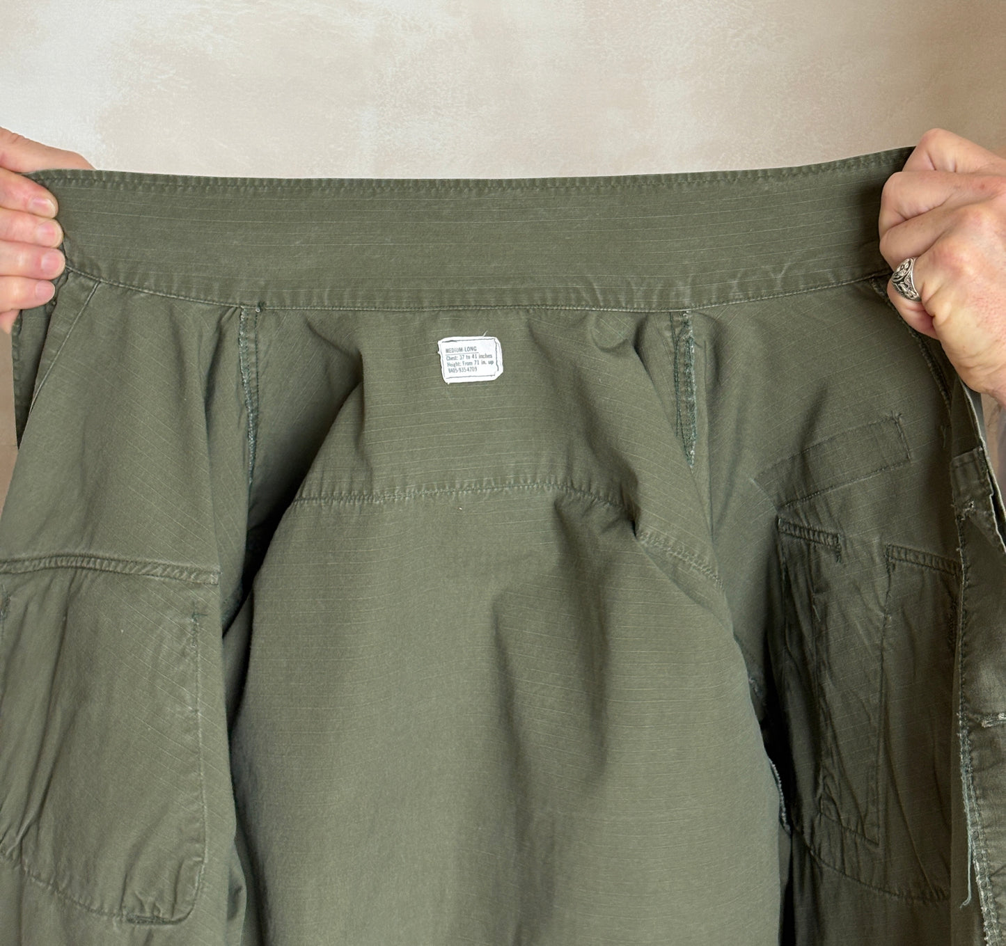 Med Long. Authentic 1969 101st Airborne US Army Vintage Vietnam jungle jacket.