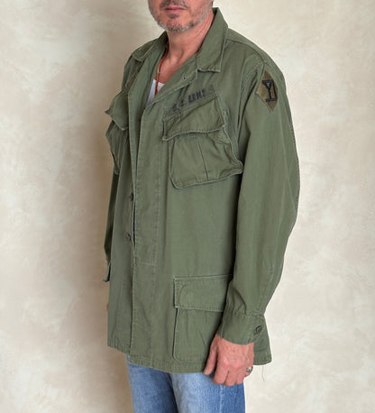Med Long. Authentic 26th Infantry Division -Yankee Division- 1966 US Army Vintage Vietnam jungle jacket.