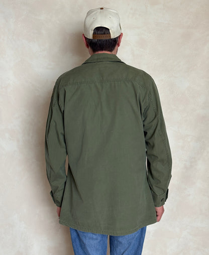 Med Long. Authentic 26th Infantry Division -Yankee Division- 1966 US Army Vintage Vietnam jungle jacket.