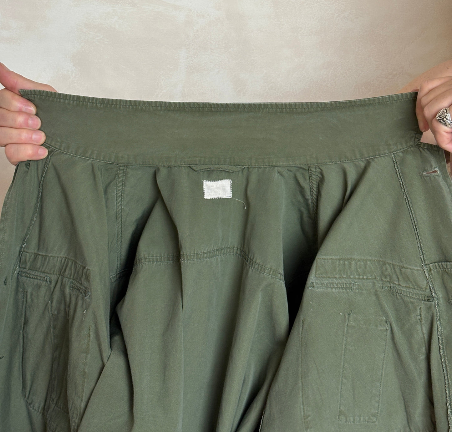 Med Long. Authentic 26th Infantry Division -Yankee Division- 1966 US Army Vintage Vietnam jungle jacket.