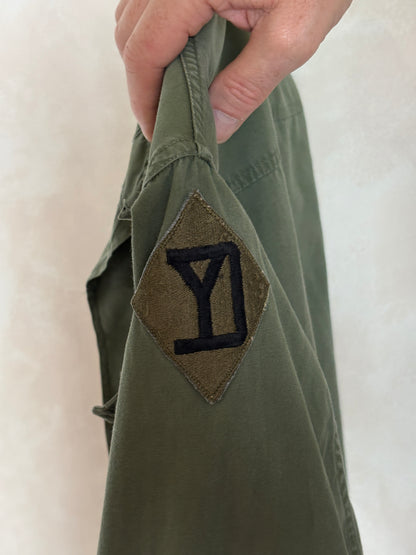Med Long. Authentic 26th Infantry Division -Yankee Division- 1966 US Army Vintage Vietnam jungle jacket.