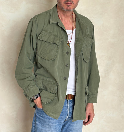 Med Reg. Authentic Third Pattern 1968 US Army Vintage Vietnam jungle jacket.