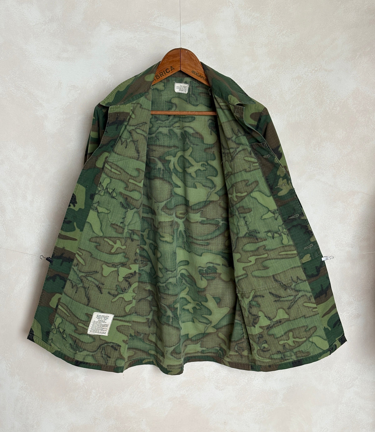 Small Reg. Authentic Third Pattern 1968 ERDL Camouflage Jungle Jacket | Vietnam War Era-AJ357 Studio