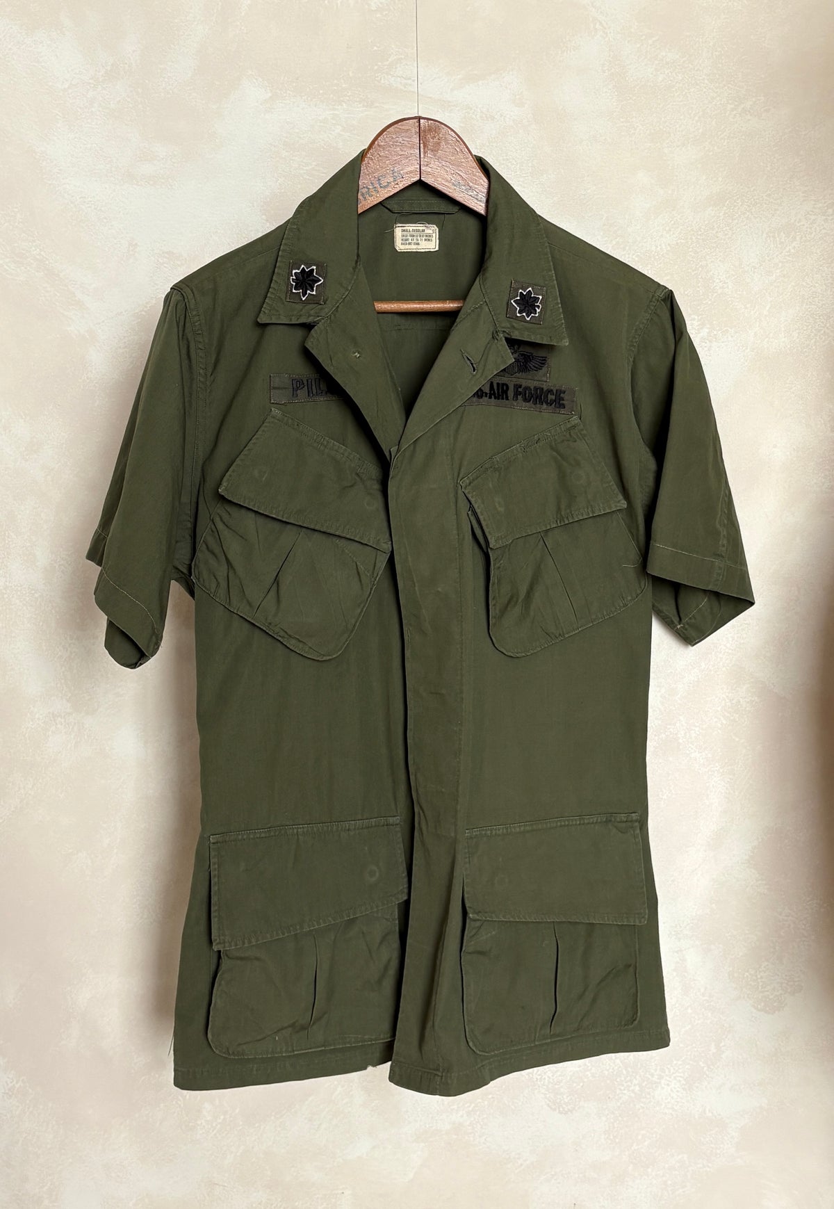 Small Reg. Authentic Third Pattern 1966 US Army Vintage Vietnam jungle jacket.