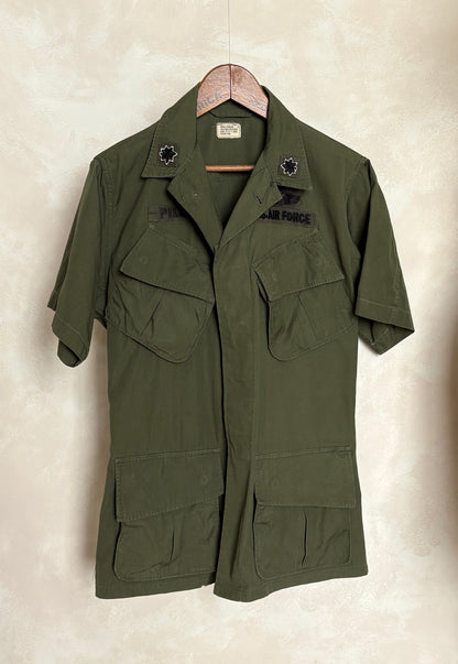 Small Reg. Authentic Third Pattern 1966 US Army Vintage Vietnam jungle jacket.