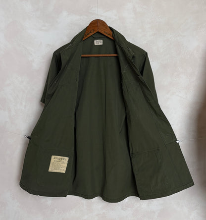 Small Reg. Authentic Third Pattern 1966 US Army Vintage Vietnam jungle jacket.