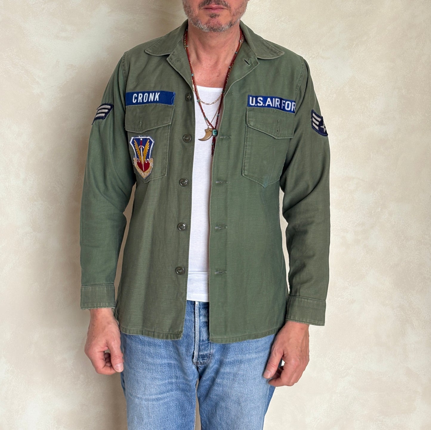 Small . Authentic 1966 Vintage U.S. Air Force  OG-107 Utility Shirt .Vietnam war era (Original patches )