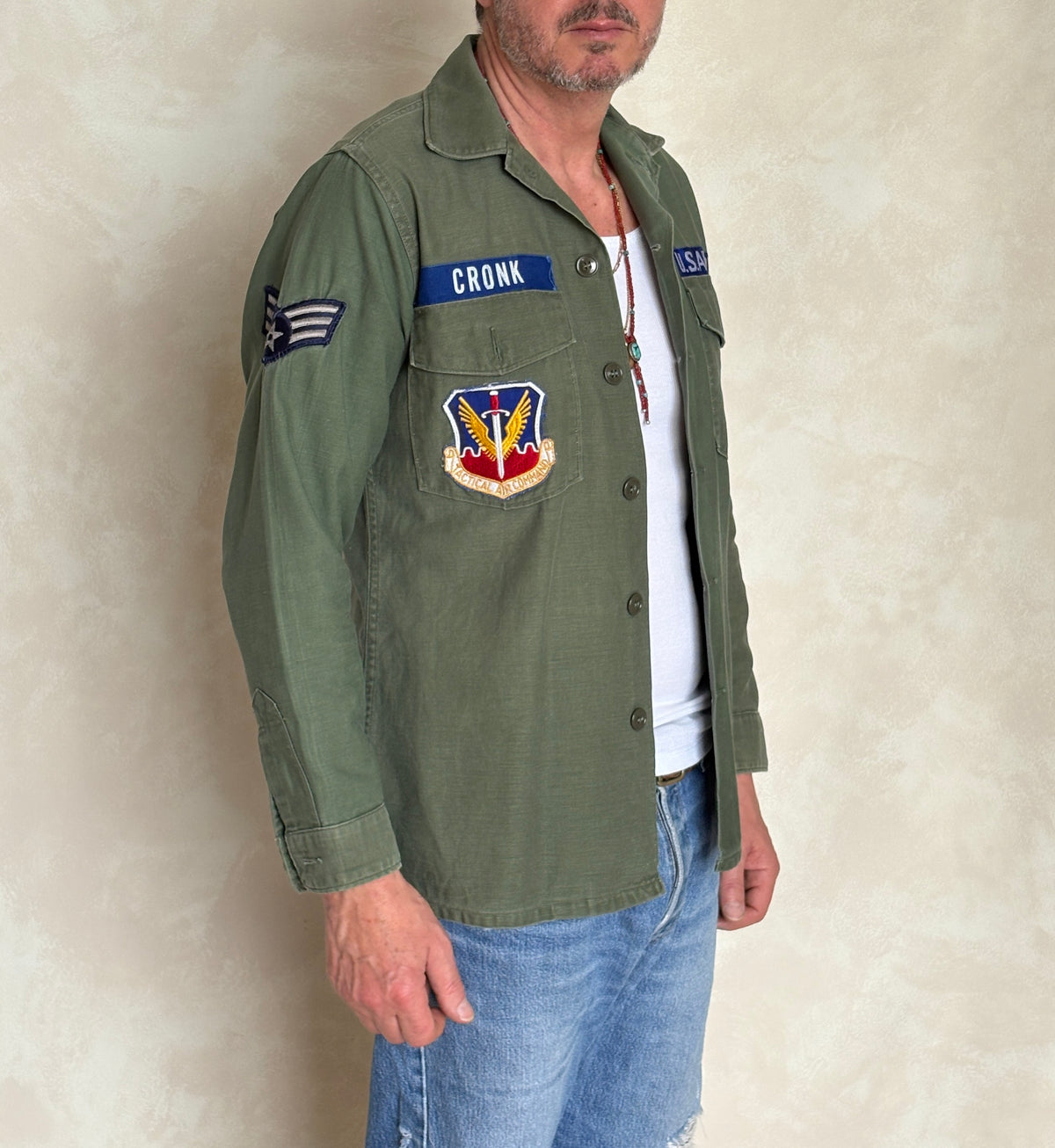 Small . Authentic 1966 Vintage U.S. Air Force  OG-107 Utility Shirt .Vietnam war era (Original patches )