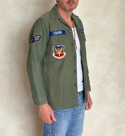 Small . Authentic 1966 Vintage U.S. Air Force  OG-107 Utility Shirt .Vietnam war era (Original patches )