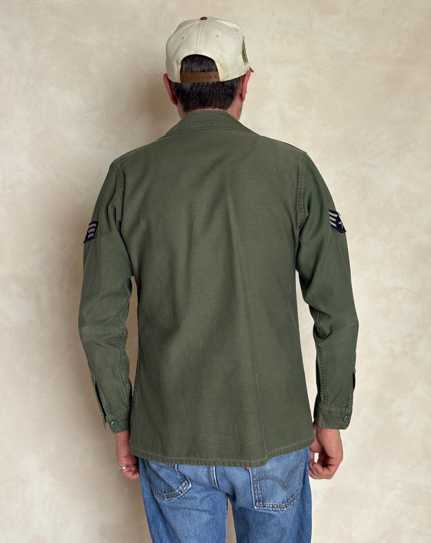 Small . Authentic 1966 Vintage U.S. Air Force  OG-107 Utility Shirt .Vietnam war era (Original patches )