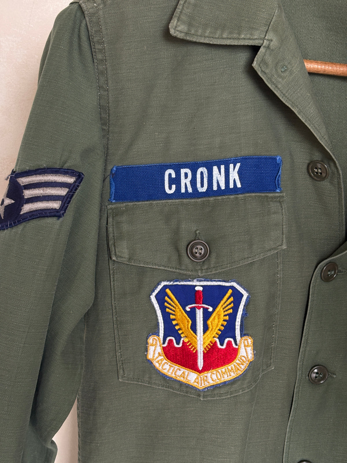 Small . Authentic 1966 Vintage U.S. Air Force  OG-107 Utility Shirt .Vietnam war era (Original patches )