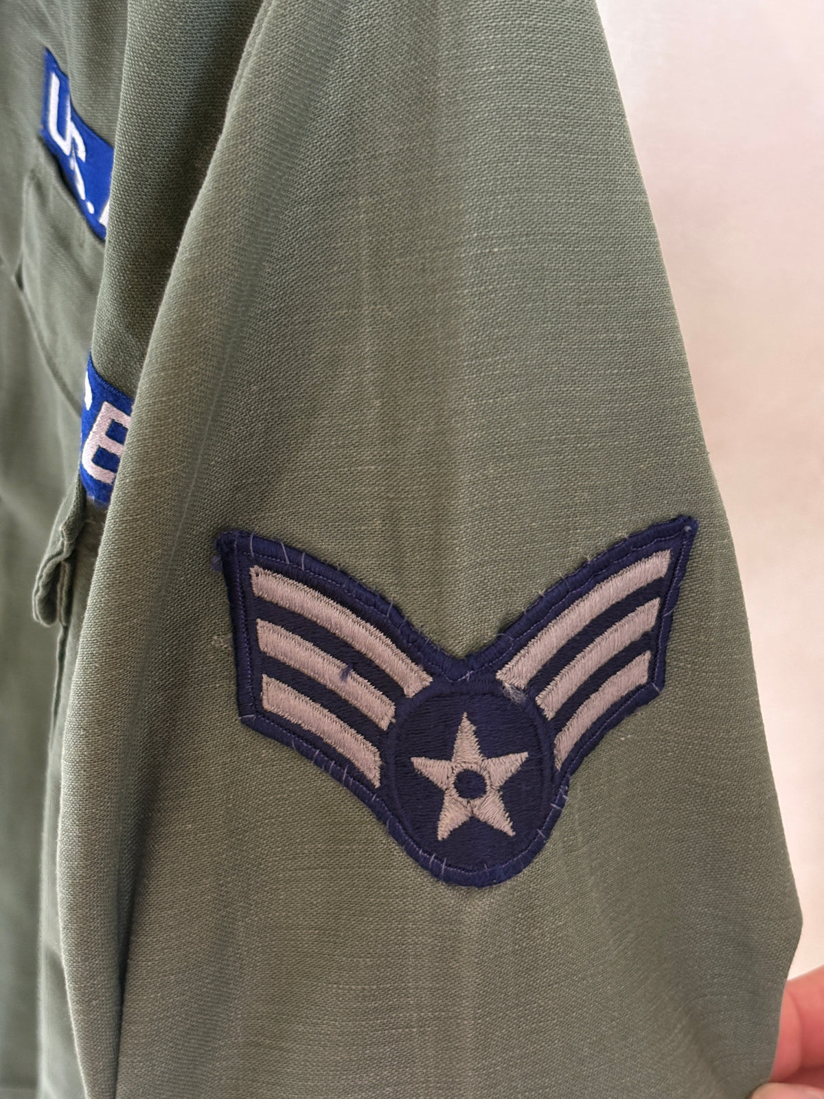 Small . Authentic 1966 Vintage U.S. Air Force  OG-107 Utility Shirt .Vietnam war era (Original patches )
