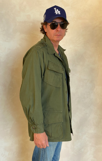 Med reg. Authentic 1966 2nd Pattern US Army Vintage tropical Vietnam jungle jacket.-AJ357 Studio