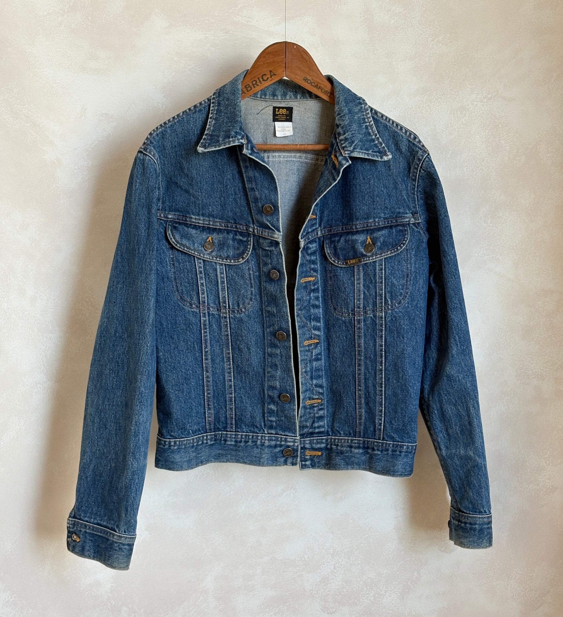 Size 40L US / 50L EU. Vintage 80s Lee Denim Jacket – 2 Chest Pockets – Made in Canada - USA Vintage Bcn