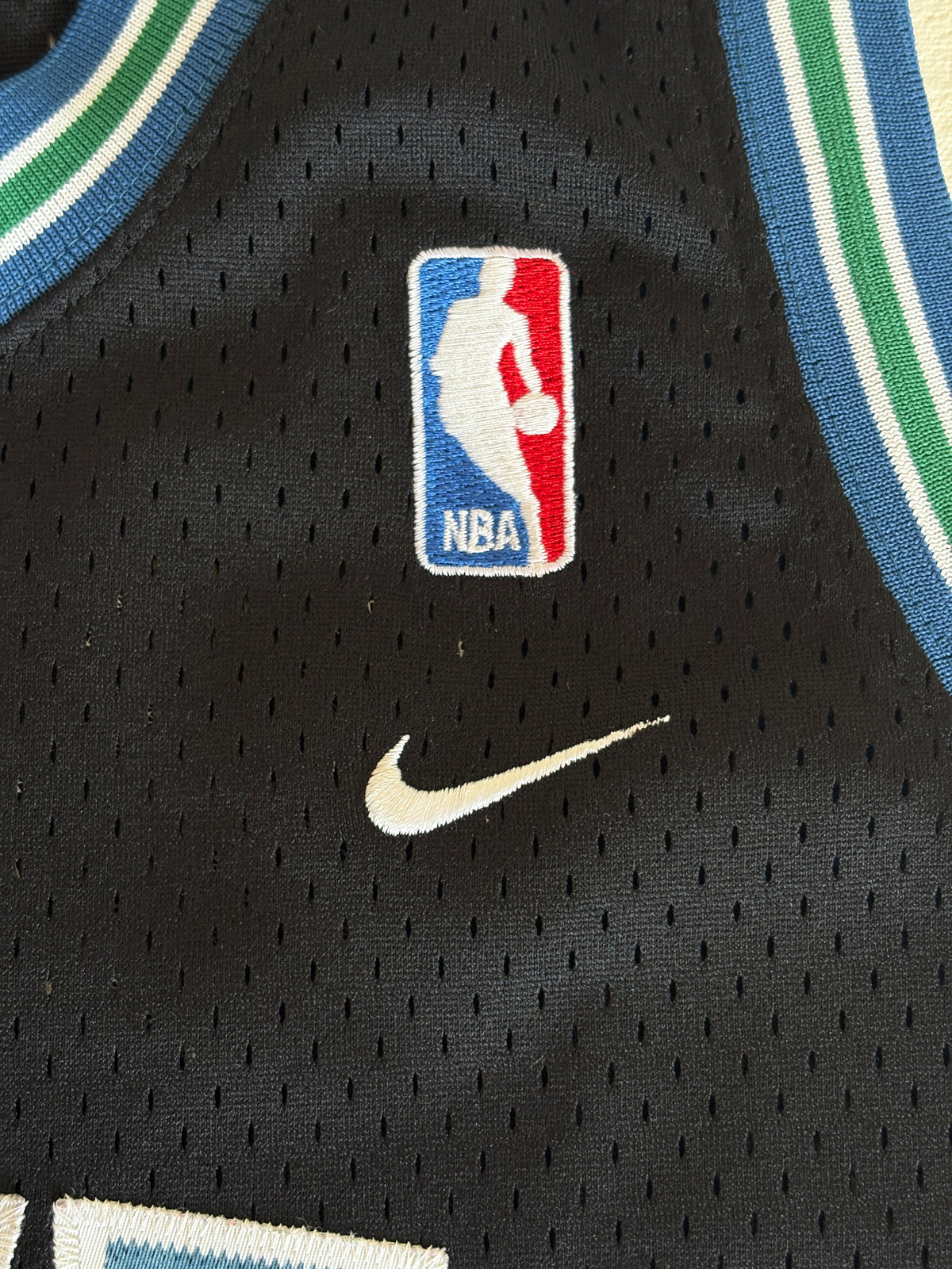 Nike Minnesota Timberwolves Kevin Garnett No. 21 Jersey Size L Black Mesh 1995 NBA Vintage