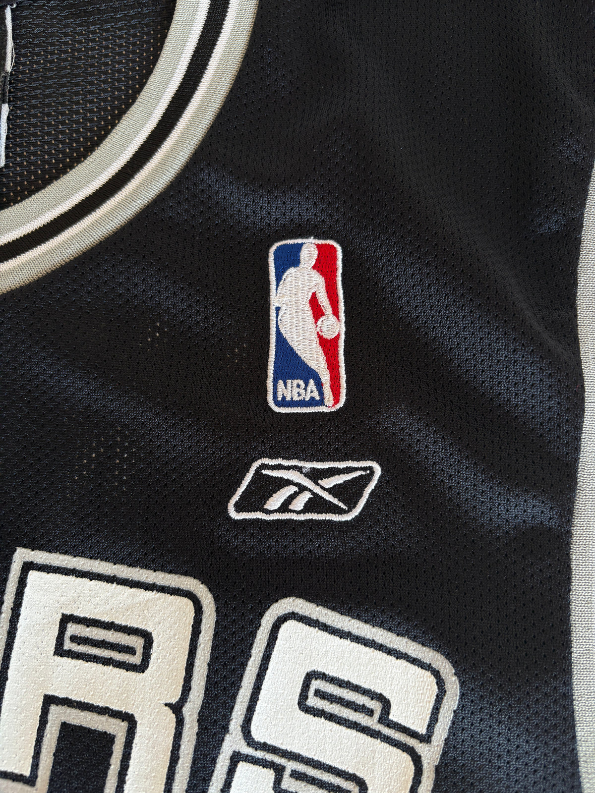 Reebok San Antonio Spurs Manu Ginobili No. 20 Jersey Size S Black Mesh 2000s NBA Vintage