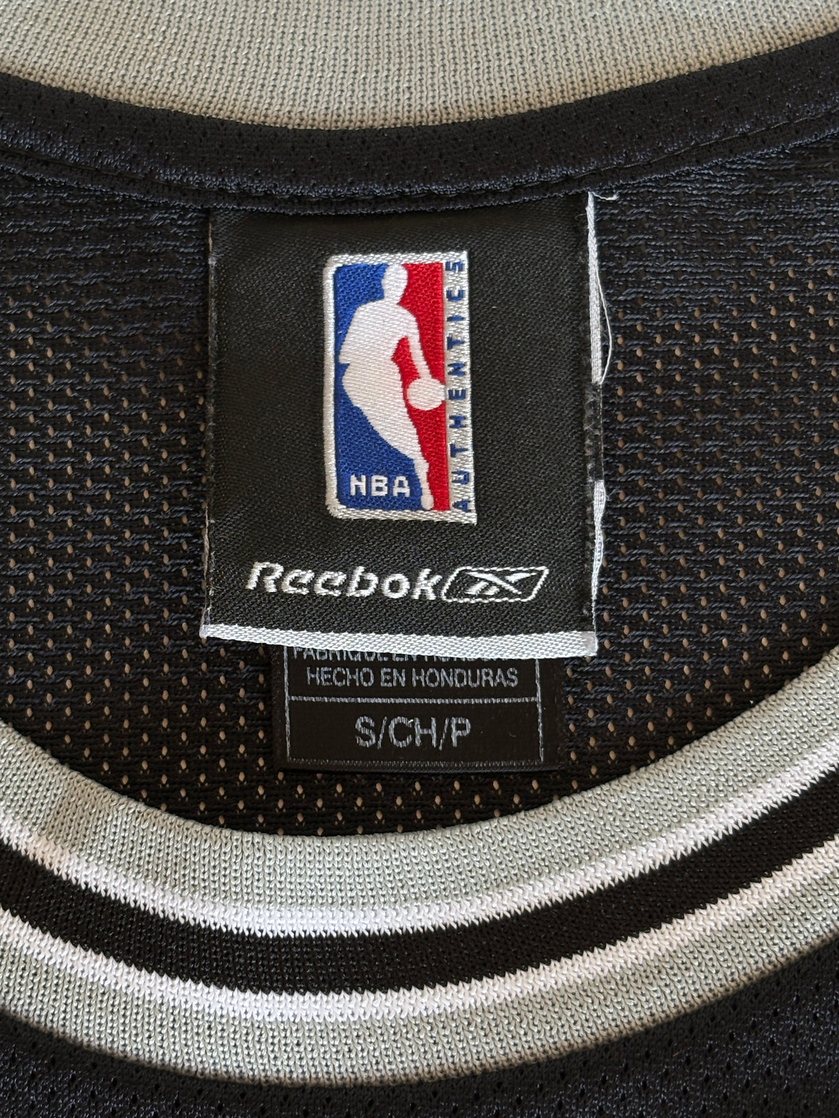 Reebok San Antonio Spurs Manu Ginobili No. 20 Jersey Size S Black Mesh 2000s NBA Vintage