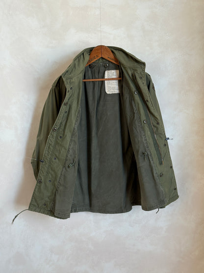 Small Reg. Authentic John Ownbey 1974 US Army M-65 Field Jacket – OG-107 – Vintage Military Issue-AJ357 Studio
