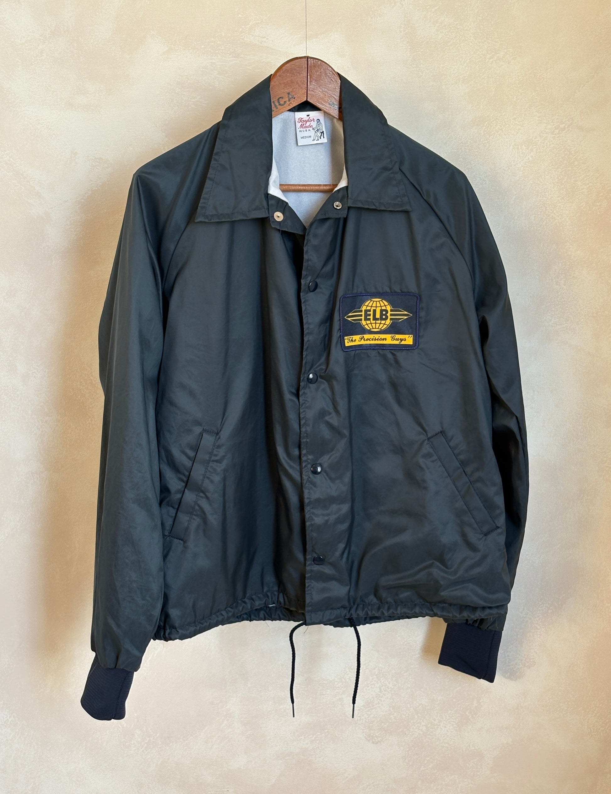 Size Med. Vintage 80s windbreaker. Made in USA - USA Vintage Bcn