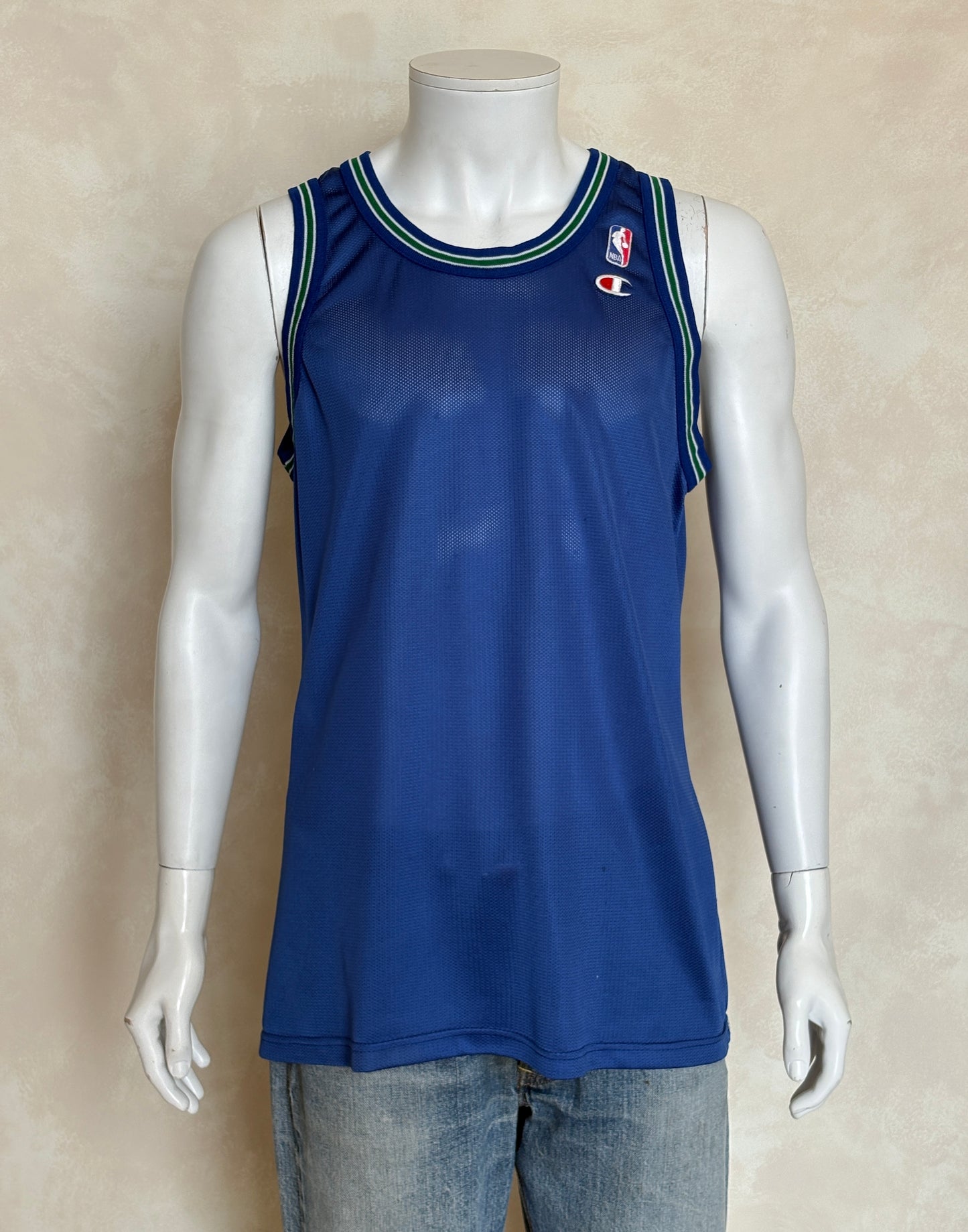 Medium .Champion NBA Jersey #21 Garnett . Dallas