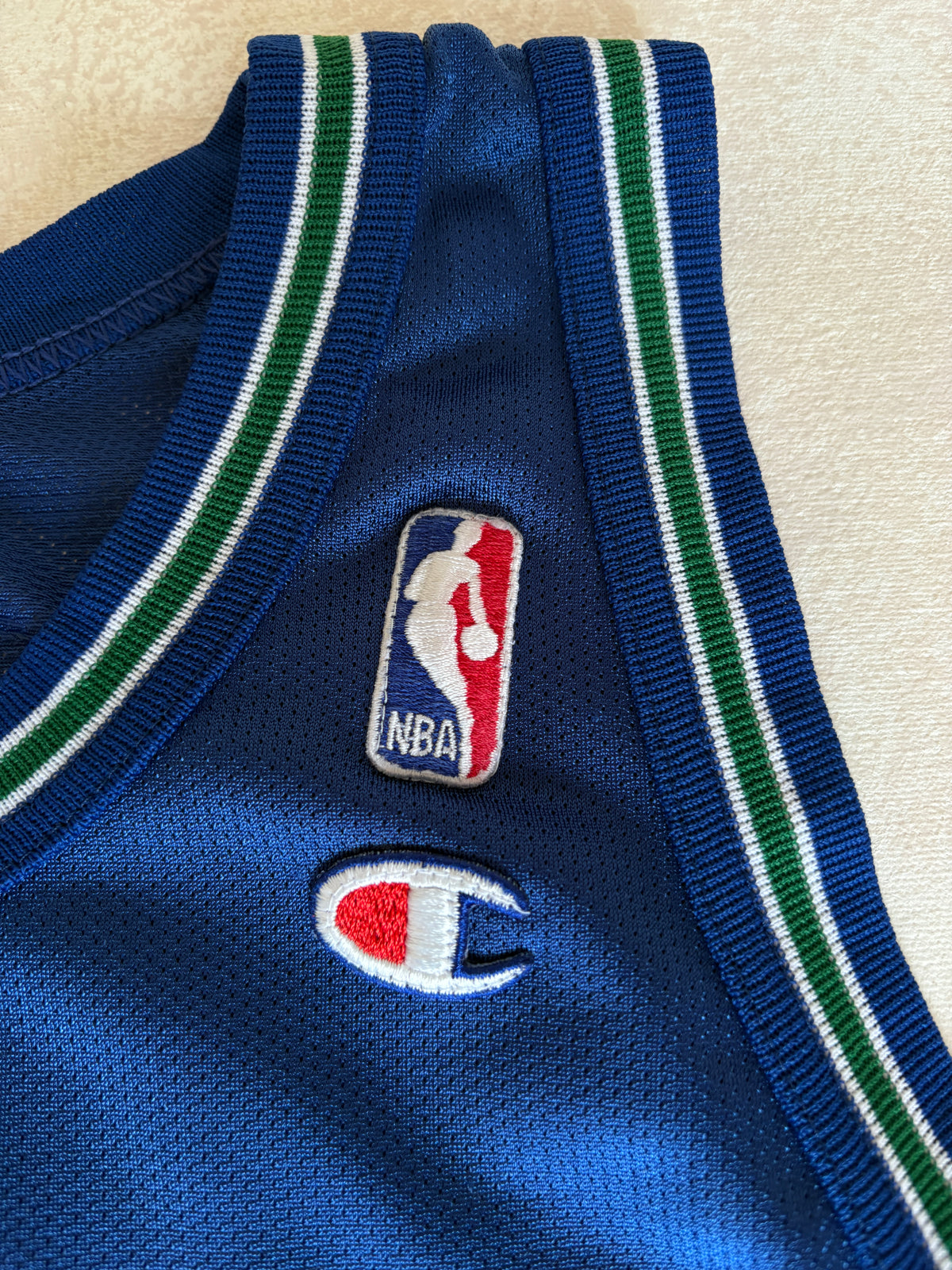 Medium .Champion NBA Jersey #21 Garnett . Dallas