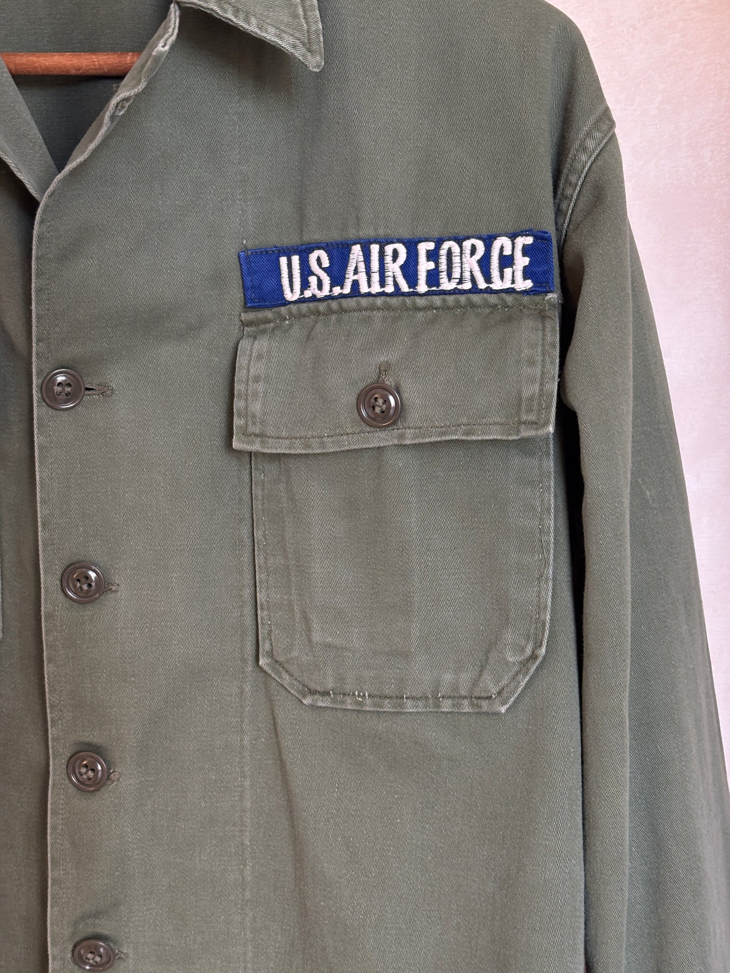 Med. Authentic 60s Vintage U.S. Army 1st Infantry Division OG-107 Utility Shirt