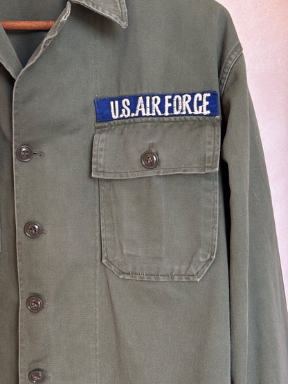 Med. Authentic 60s Vintage U.S. Army 1st Infantry Division OG-107 Utility Shirt