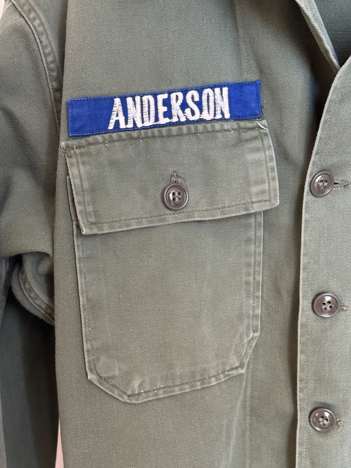 Med. Authentic 60s Vintage U.S. Army 1st Infantry Division OG-107 Utility Shirt-AJ357 Studio
