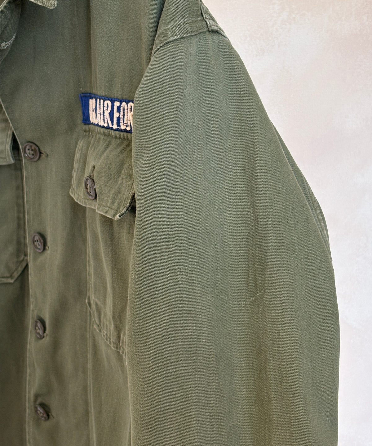 Med. Authentic 60s Vintage U.S. Army 1st Infantry Division OG-107 Utility Shirt-AJ357 Studio