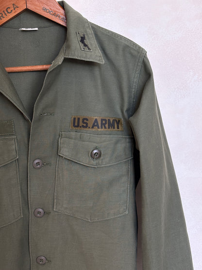 Med. Authentic 1970 Vietnam Era U.S. Army OG-107 Utility Shirt / Sateen Fatigue Shirt